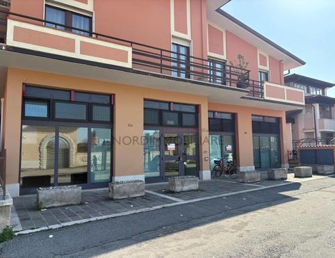 Negozio - Borgosatollo, Brescia