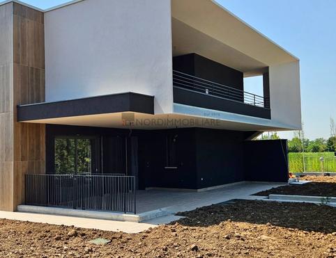 GARDEN VILLA QUADRILOCALE IN VILLA CON GIARDINO - Brescia