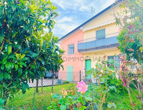 Gussago  villa bifamiliare - Gussago, Brescia