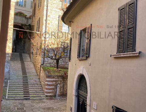 PENTALOCALE CON GIARDINO RISERVATO CENTRO STORICO - Brescia