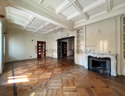 signorile appartamento, piano unico,  terrazza e garage per 10 auto,  più locali accessori. - Brescia