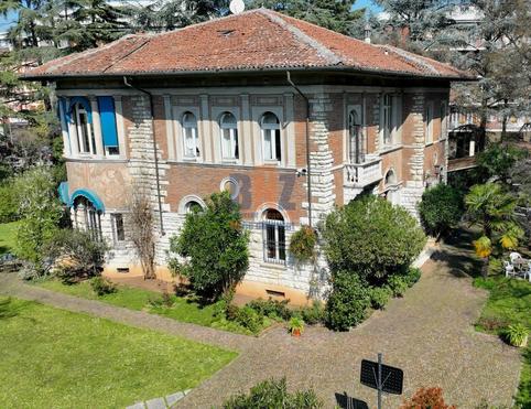 STILE E PRESTIGIO: ICONICA VILLA LIBERTY DEL 1925 - Brescia
