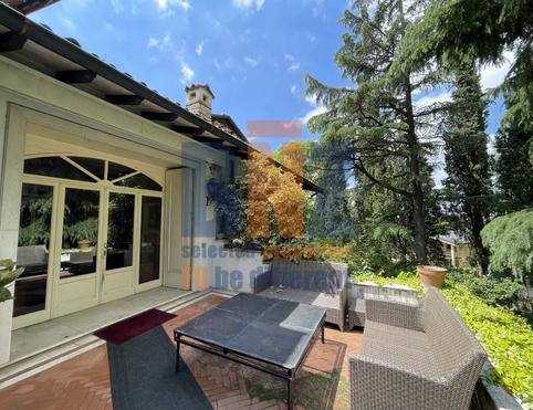 Vendesi appartamento in villa bifamiliare immersa nel verde - Brescia