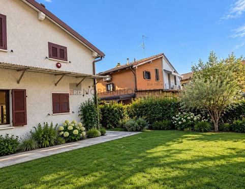 Villa bifamiliare - Brescia